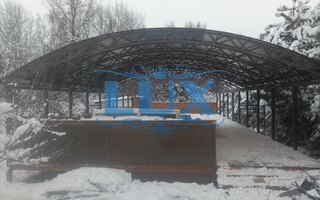 навес арочного типа из сотового поликарбоната для бассейна