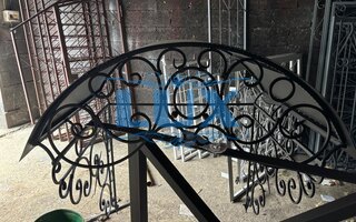 козырек для входа над дверью