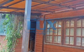 навес с поликарбонатом для крыльца дачного дома