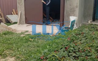 двустворчатые гаражные ворота для дачного дома